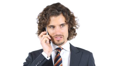 Genç işadamı cep telefonundan konuşuyor