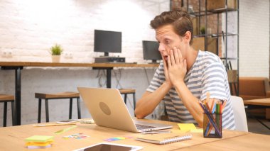 iş, proje başarısızlıkla hayal kırıklığına adam