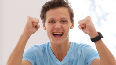 Başarısızlık, kızgın genç adam, fırsat kaybı