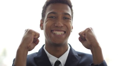 Başarı, iş adamı, portre tarafından jest heyecanı