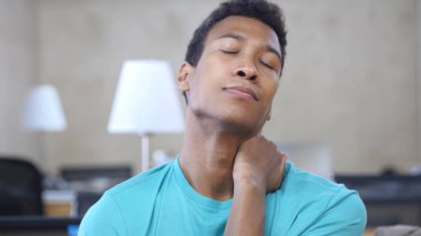 Yorgun Afro-Amerikan adam ofis, portre