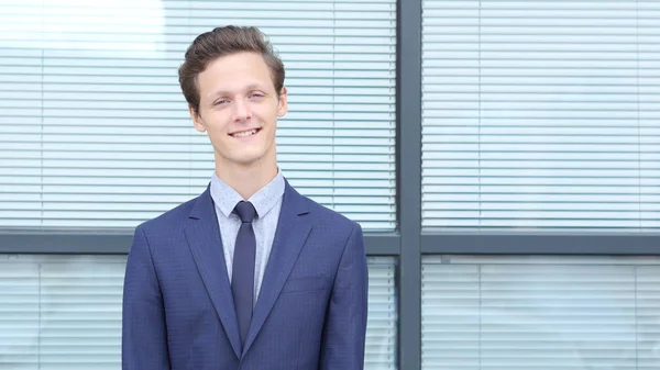 Smiling Young Businessman, Outside Office — Stock Photo, Image