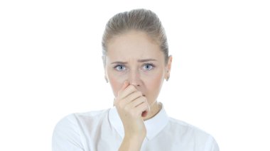 Şok, beyaz arka plan üzerinde kadın