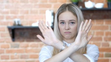 Hayır tarafından kadın, kapalı teklif reddetme eller, geçiş