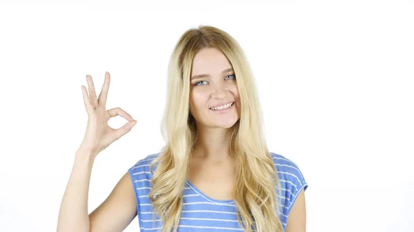 Mujer Mostrando Ok Señal, Fondo Blanco — Foto de Stock