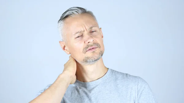Nekpijn, middelste leeftijd Man lijden aan pijn In nek — Stockfoto