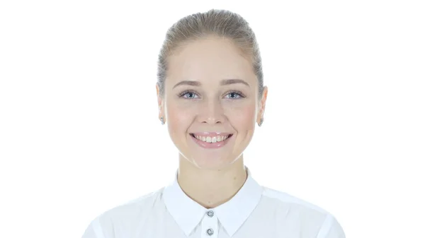 젊은 여자, 백색 배경 미소의 초상화 — 스톡 사진