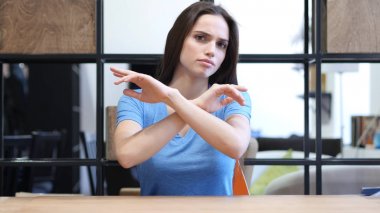 İnkar, eller, portre kapalı üzerinde çapraz tarafından No