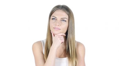 Düşünme, yaratıcı kadın beyaz arka plan