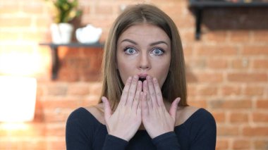 Sıkıntı ve sorunlar güzel genç kız, portre şok