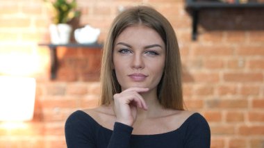 Yaratıcı kız yeni fikir, yaratıcılık düşünme