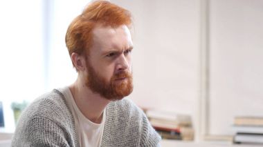 Düşünen adam iş, dalgın