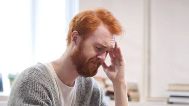 Baş ağrısı, gergin adam iş başında