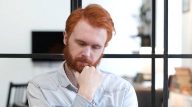 Uyuyan yorgun adam iş, portre