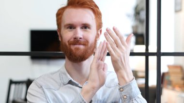 Adam işteyken, alkışlar adam portresi alkışlar