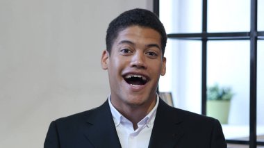 Genç siyah adam portresi