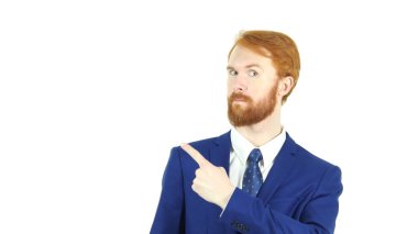 Tarafında işaret, Kızıl saçlı işadamı sakal, arka plan beyaz