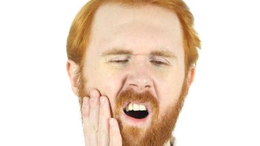 Diş ağrısı, diş ağrısı olan Kızıl saçlı sakallı adam