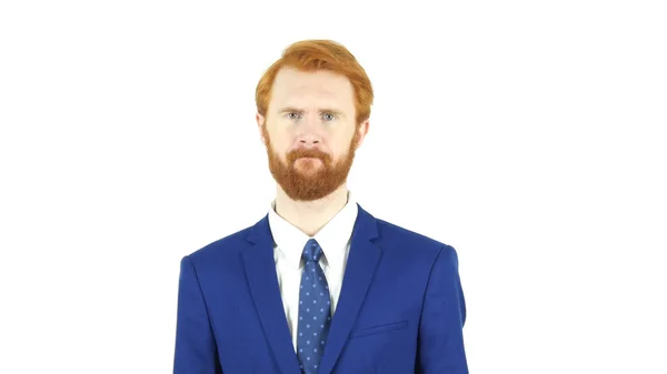 Porträtt av upprörd sorgliga rött hår skägg affärsman, vit bakgrund — Stockfoto