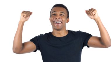 Beyaz arka plan üzerinde zevk mutlu Afro-Amerikan adam dans