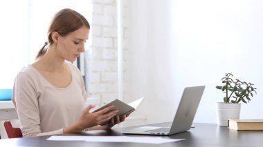 Kadın okuma defter, bilgi