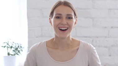 Başarı kutluyor, nad heyecanlı mutlu