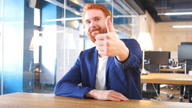 Başparmak yukarıya adam Office tarafından