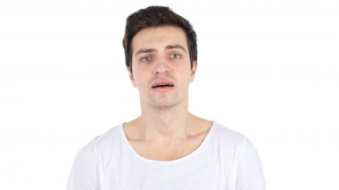 Genç adam şok, beyaz arka plan