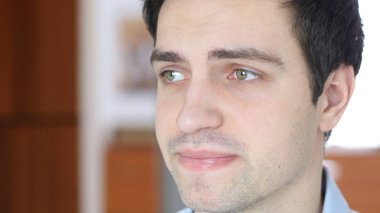 Üzgün adam başarısızlık, kapalı tepki