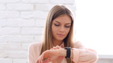 Smartwatch üzerinde e-postayı denetleme