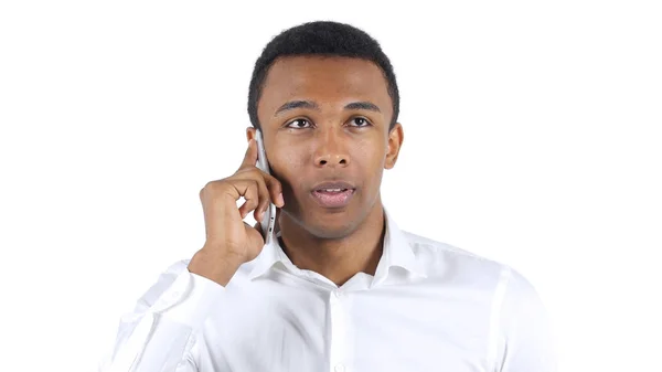 Afro-American Man talar på Smartphone, diskutera problem — Stockfoto