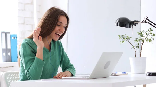 Görüntülü sohbet, Webcam kadın tarafından laptop
