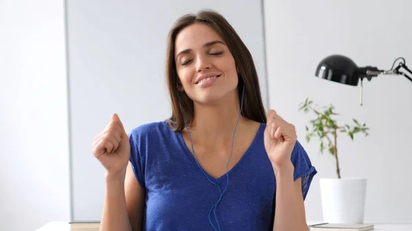 Dancing Beautiful Woman, Enjoying Life — Stock Photo, Image