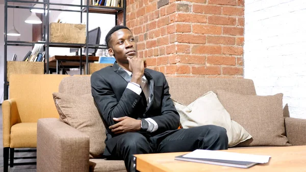 Düşünme, planlama düşünceli işadamı portresi