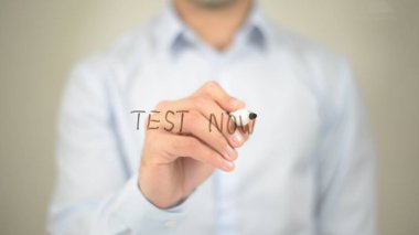 Şimdi, şeffaf ekranda yazma adam test