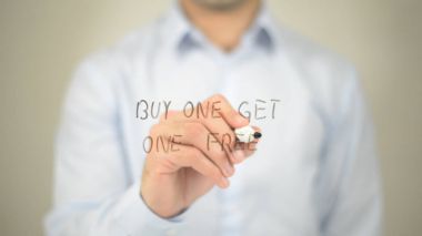 Bir almak bir özgür, şeffaf ekranda yazma adam satın