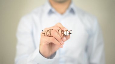 Sıcak gezi, şeffaf ekranda yazma adam