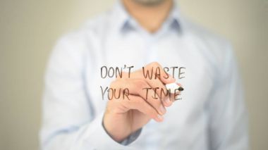 Atık Your Time, şeffaf ekranda yazma adam yok