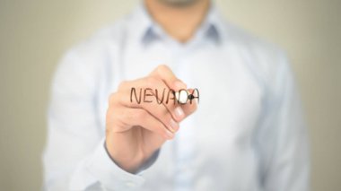 Nevada, şeffaf ekranda yazma adam