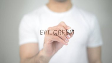 Yeşil, şeffaf ekranda yazma adam yemek