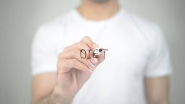 Diyet, şeffaf ekranda yazma adam