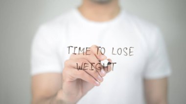 Zaman kaybetmek ağırlık, şeffaf ekranda yazma adam için