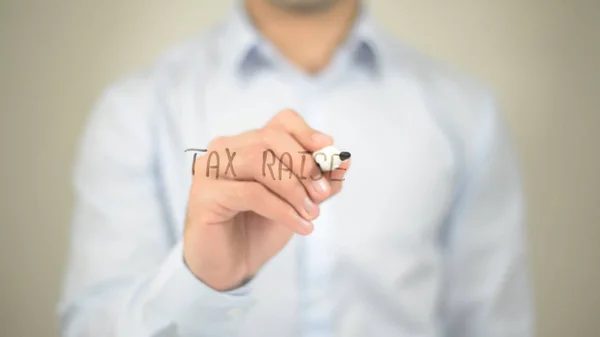 Steuererhöhung, Mann schreibt auf transparentem Bildschirm — Stockfoto