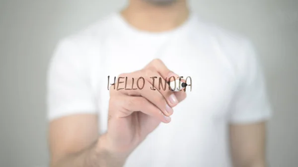 Hallo indien, mann schreibt auf transparente leinwand — Stockfoto