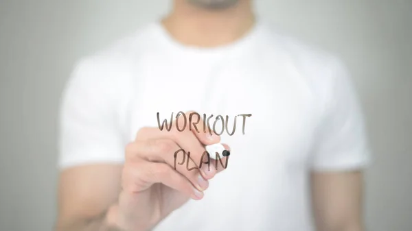 Trainingsplan, Mann schreibt auf transparentem Bildschirm — Stockfoto