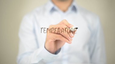 Sıcaklık, şeffaf ekranda yazma adam