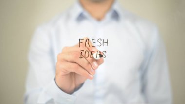 Taze fikirler, şeffaf ekranda yazma adam