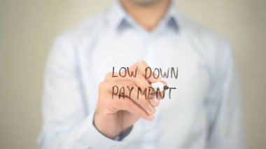 Düşük peşinat, şeffaf ekranda yazma adam