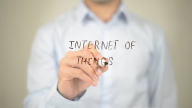 Internet of Things, çok, adam şeffaf ekranda yazma