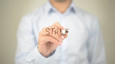 Personel, Saydam Ekranda Yazan Adam